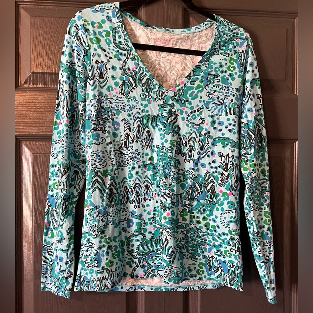 COPY - Lilly Pulitzer jersey knit long sleeve V neck. Excellent condition.